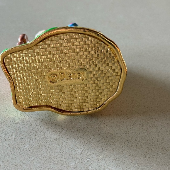 RARE Disney Collectible Snow White Kissing Dopey (standing on stool). Pristine - Picture 4 of 10